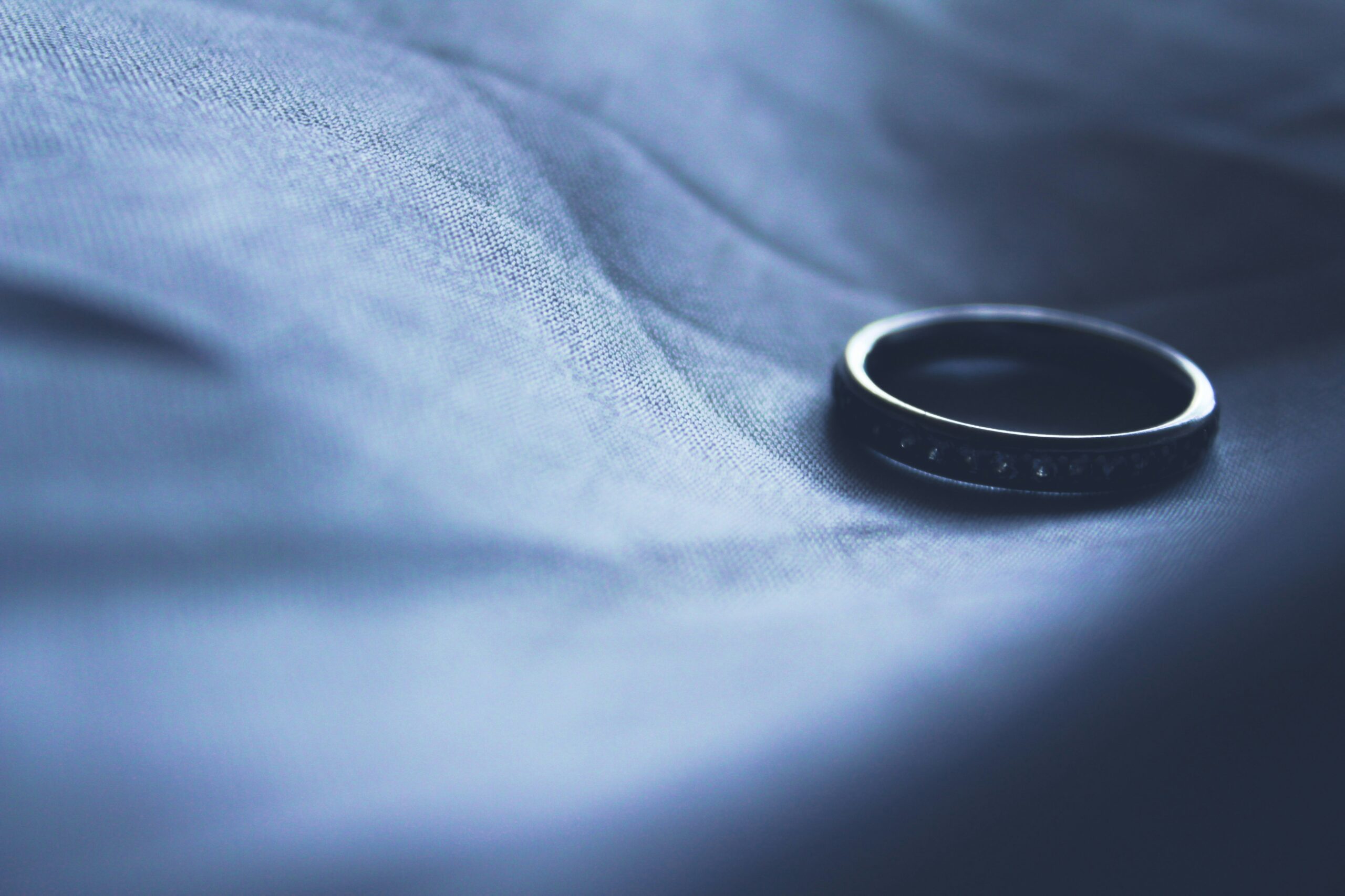 Annulment ring picture from Unsplash